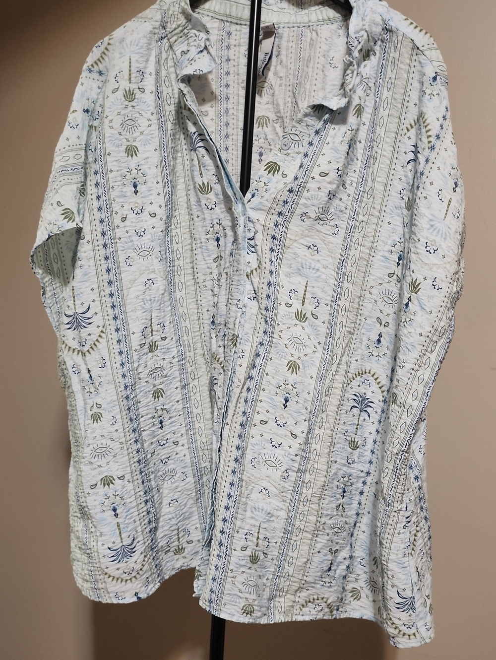 torrid White with Light Blue & Olive Patterned Button-Up Blouse
